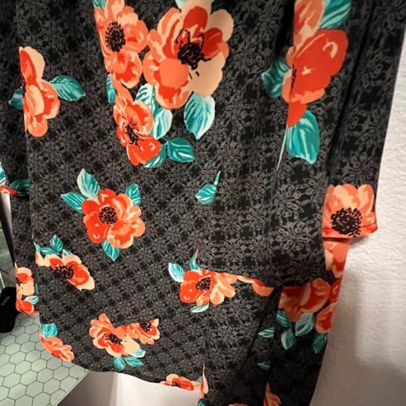 Torrid tiered floral adjustable strap Size 2 cami - Picture 2 of 5